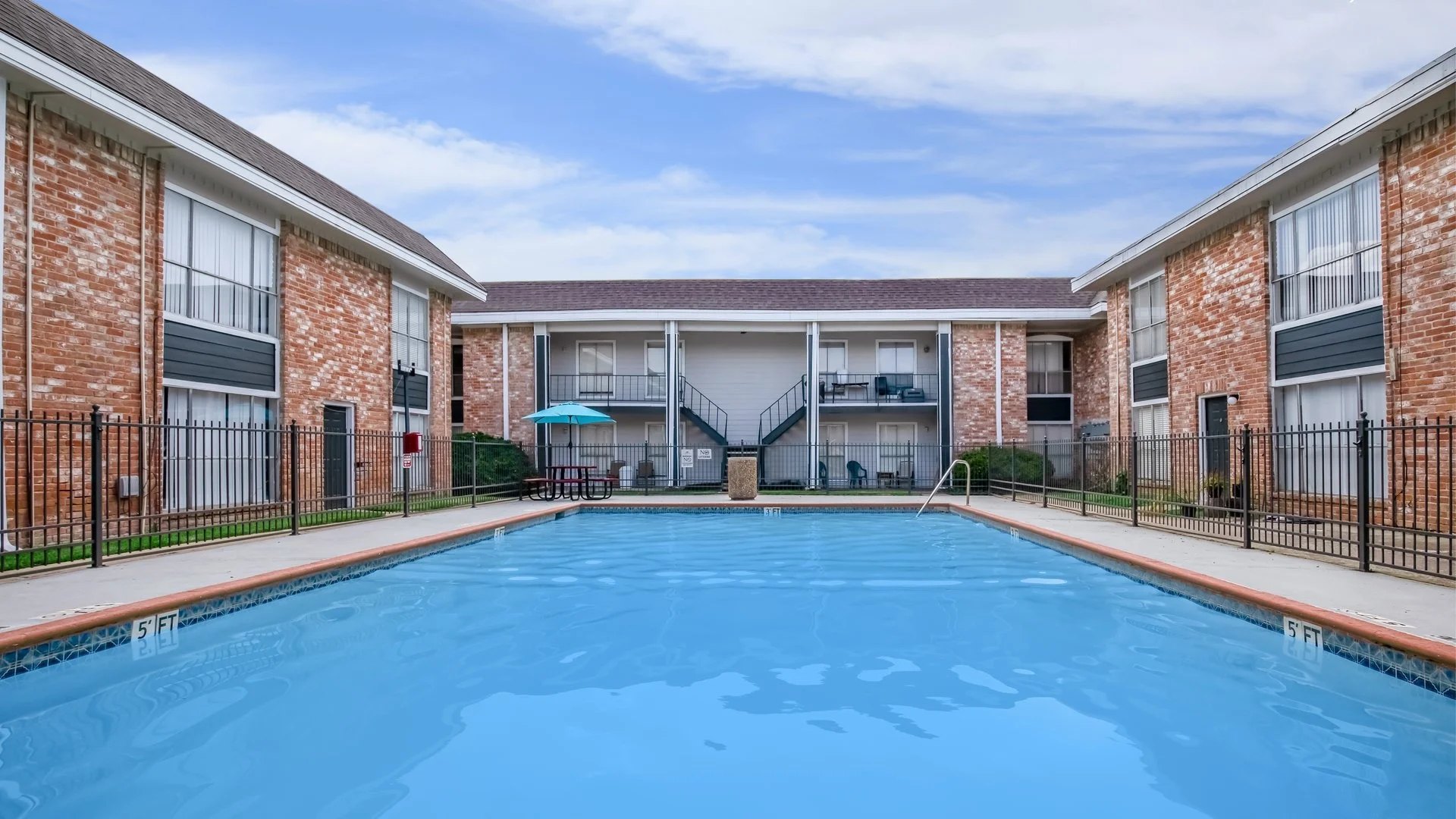 Pool courtyard at Lakeside Forest